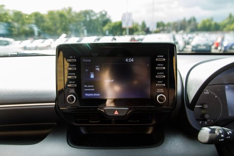 Toyota Yaris ICON FHEV 21