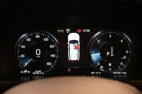 Volvo XC90 2.0 XC90 R-Design Pro B5 MHEV AWD Auto 4WD 5dr 32