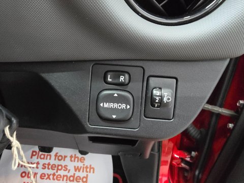 Toyota Yaris 1.33 Dual VVT-i Sport Euro 5 5dr Euro 5 32