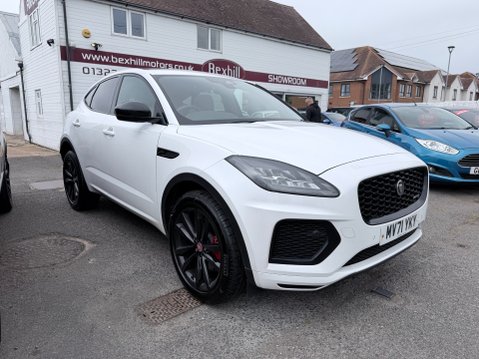 Jaguar E-Pace 2.0 R-DYNAMIC BLACK MHEV 4