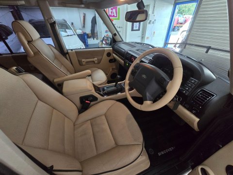 Land Rover Discovery 2.5 TD5 ES Premium Station Wagon 5dr Diesel Automatic (7 Seats) (284 g/km, 39