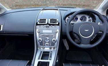 Aston Martin DB9 Volante 19