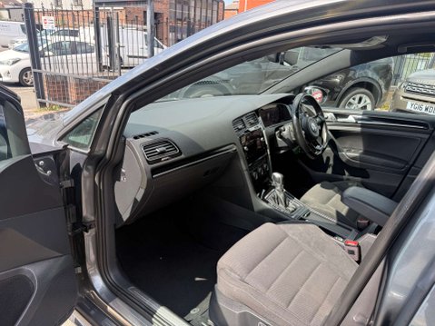 Volkswagen Golf 2.0 Golf R TSi Semi-Auto 4WD 5dr 11