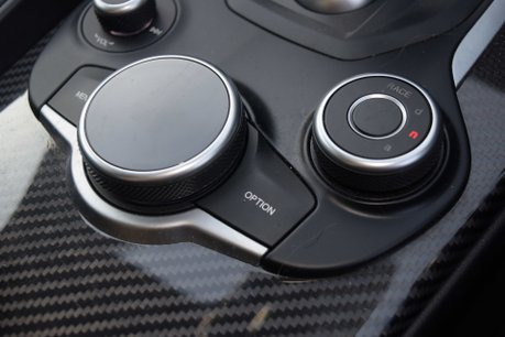 Alfa Romeo Giulia V6 BITURBO QUADRIFOGLIO 35