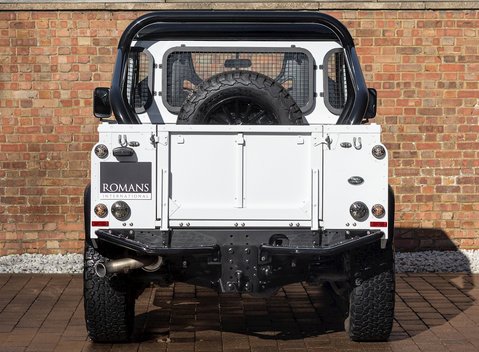 Land Rover Defender 90 Bowler Edition 5