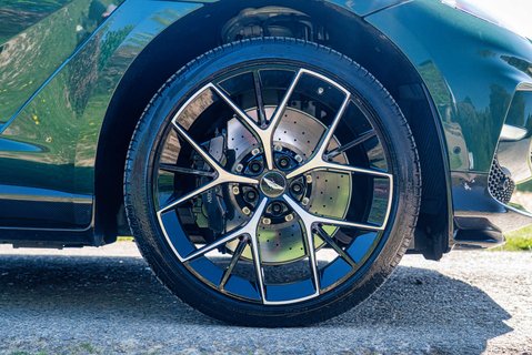 Aston Martin DBX 707 6