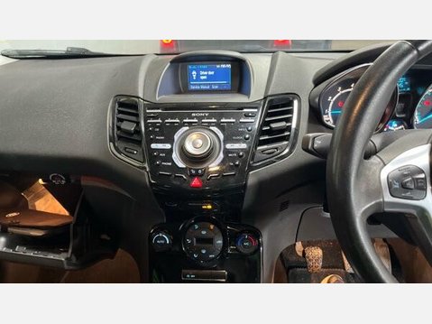 Ford Fiesta 1.0T EcoBoost Titanium Euro 5 (s/s) 5dr 8