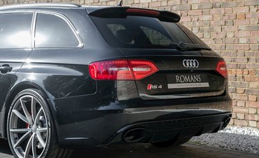 Audi RS4 Avant 22
