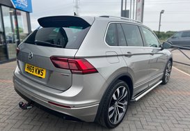 Volkswagen Tiguan R-LINE TECH 2.0 TDI 4MOTION DSG AUTO 9