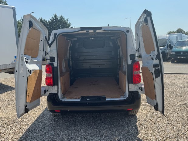 Peugeot Expert MWB L2H1 Low Roof Professional Premium 2700 Air Con EURO 6 8