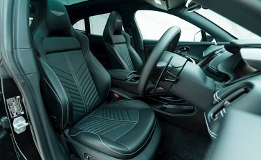 Aston Martin DBX 707 10