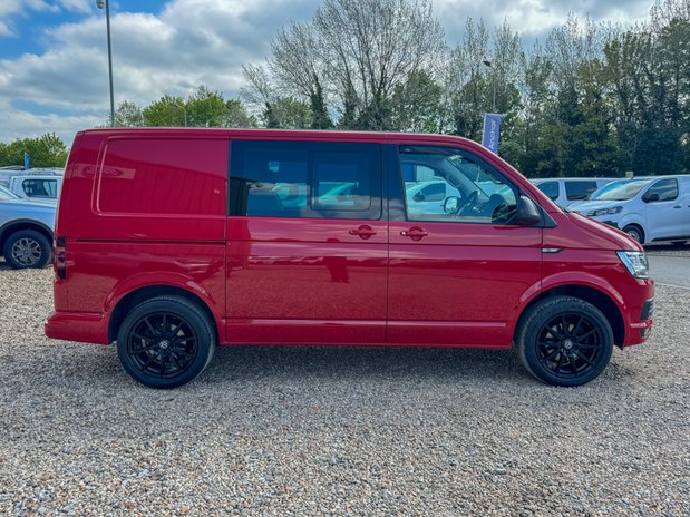 Volkswagen Transporter Crew Cab [SOLD SM] AUTO SWB T30 EDITION 2.0 150ps BMT L1H1 Kombi Air Con 6