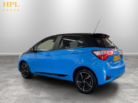 Toyota Yaris 1.5 VVT-h Cyan Bi-Tone Hatchback 5dr Petrol Hybrid E-CVT Euro 6 (s/s) (100 5