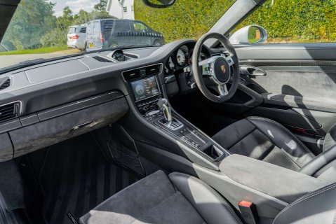 Porsche 911 GT3 3.8 PDK 9
