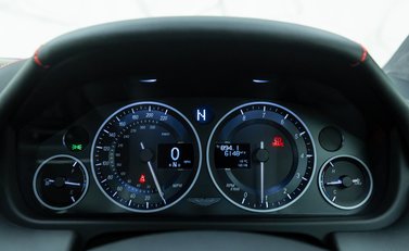 Aston Martin V12 Vantage s 18