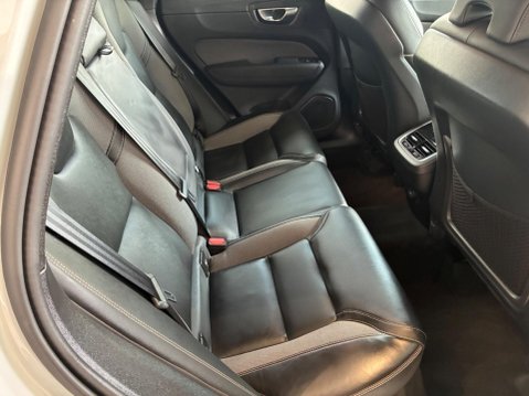 Volvo XC60 2.0 B5 MHEV Plus Black Edition Auto AWD Euro 6 (s/s) 5dr 12