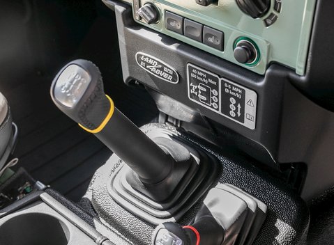 Land Rover Defender 90 Heritage 19