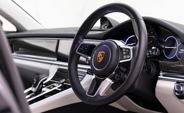 Porsche Panamera Turbo S E-Hybrid Executive 8