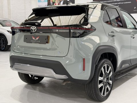 Toyota Yaris Cross PREMIERE EDITION 5