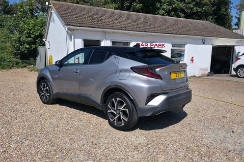 Toyota C-HR DYNAMIC.. 9 MAIN DEALER SERVICES.. STUNNING EXAMPLE 8
