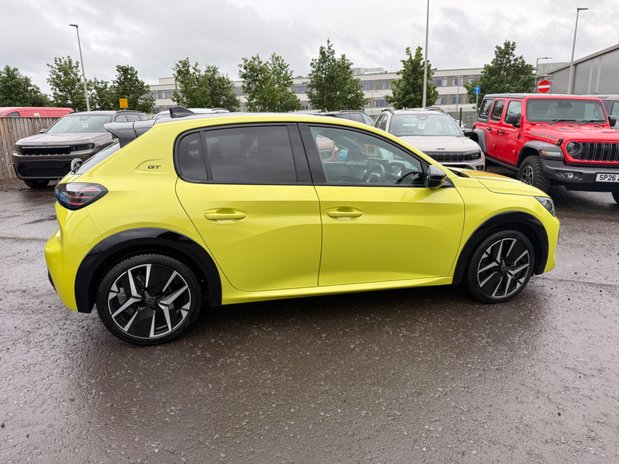Peugeot 208 GT 8
