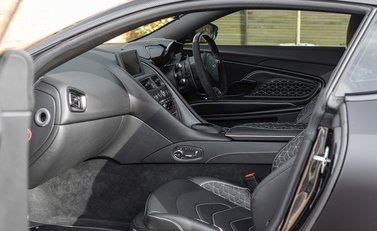 Aston Martin DBS Superleggera 15