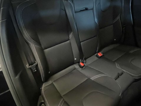 Volvo V40 1.5 V40 Momentum Nav+ T2 Auto 5dr 28