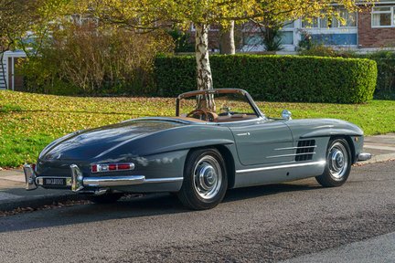 Mercedes-Benz SL 300SL Roadster 3