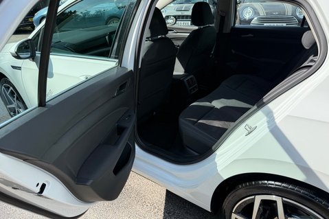 Volkswagen Golf STYLE TDI DSG - ACC - REVERSE CAM - UPGRADED ALLOYS 24
