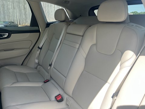 Volvo XC60 2.0 T4 Edition SUV 5dr Petrol Auto Euro 6 (s/s) (190 ps) 17
