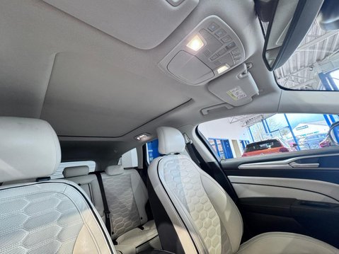 Ford Mondeo 2.0 TDCi Vignale Powershift Euro 6 (s/s) 5dr 26