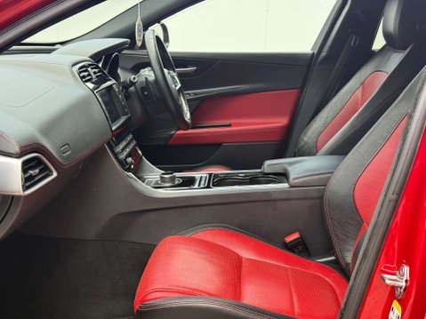 Jaguar XE 2.0 XE R-Sport D Auto 4dr 15