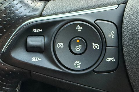 Vauxhall Insignia SRI VX-LINE NAV AUTOMATIC - REVERSE CAMERA -20 INCH ALLOYS 46