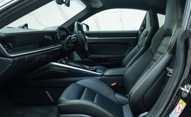 Porsche 911 Turbo S (992) 11