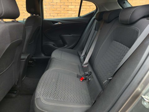 Vauxhall Astra 1.4 Astra SRi T 5dr 27