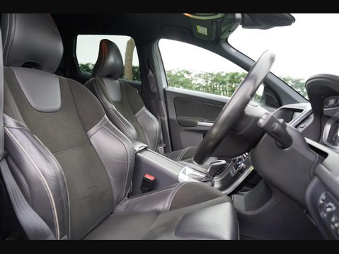 Volvo XC60 2.0 D4 R-Design Nav Auto Euro 6 (s/s) 5dr 23