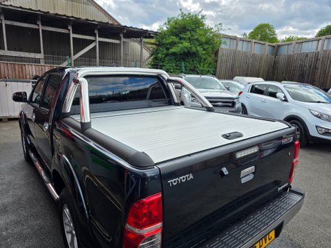 Toyota Hilux INVINCIBLE 4X4 D-4D DCB Auto 10