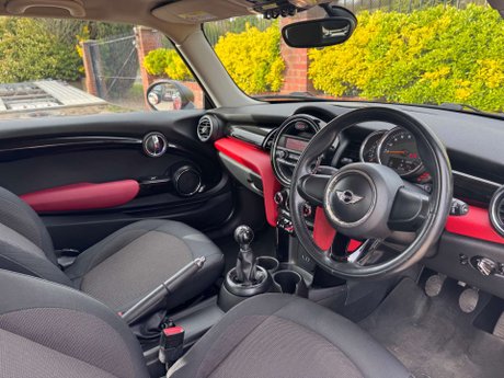 Mini Hatch 1.5 One D 3dr 22