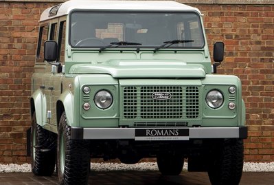 Land Rover Defender 110 Heritage Station Wagon
