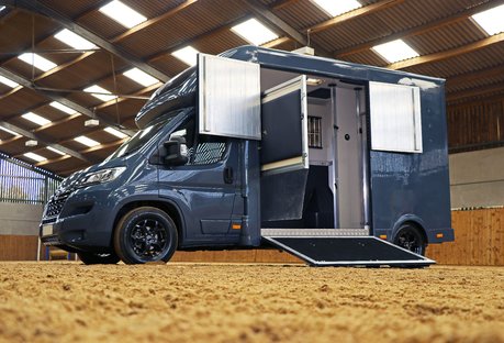 SEEKER Horseboxes