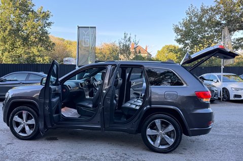 Jeep Grand Cherokee V6 CRD OVERLAND -2 OWNERS -8 SERVICES -PAN ROOF - HUGE SPEC 23
