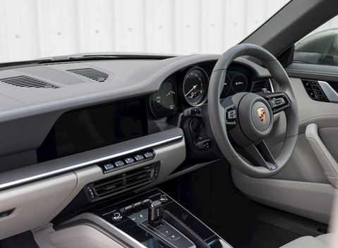 Porsche 911 Carrera (992) 16