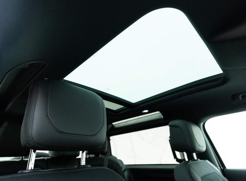 Land Rover Defender 90 V8 Bond Edition 15