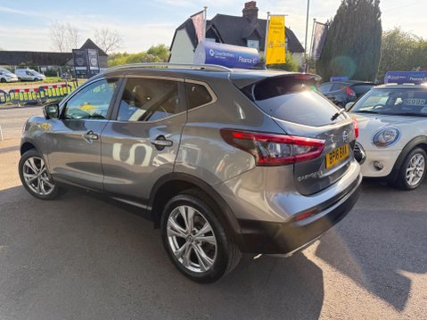 Nissan Qashqai 1.5 dCi N-Connecta Euro 6 (s/s) 5dr 11