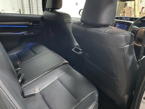 Toyota Hilux INVINCIBLE X 4WD 12