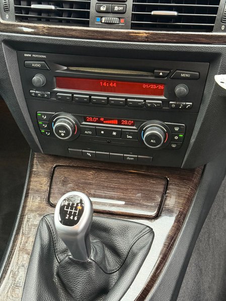 BMW 3 Series 318D EXCLUSIVE EDITION TOURING 27