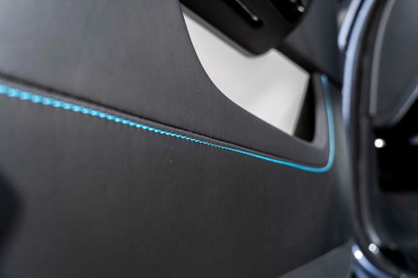 Rolls-Royce Cullinan V12. DYNAMIC PACKAGE. ACTIVE CRUISE. SHOOTING STAR HEADLINER. HUD 71