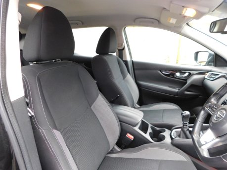 Nissan Qashqai 1.3 DIG-T ACENTA PREMIUM 5 Dr 14