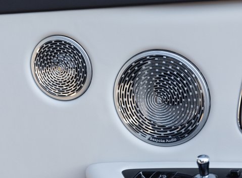 Rolls-Royce Cullinan Black Badge 32