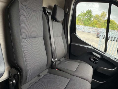 Renault Master 2.3 dCi 35 Business+ Panel Van 4dr Diesel Manual FWD LWB Medium Roof Euro 6 15